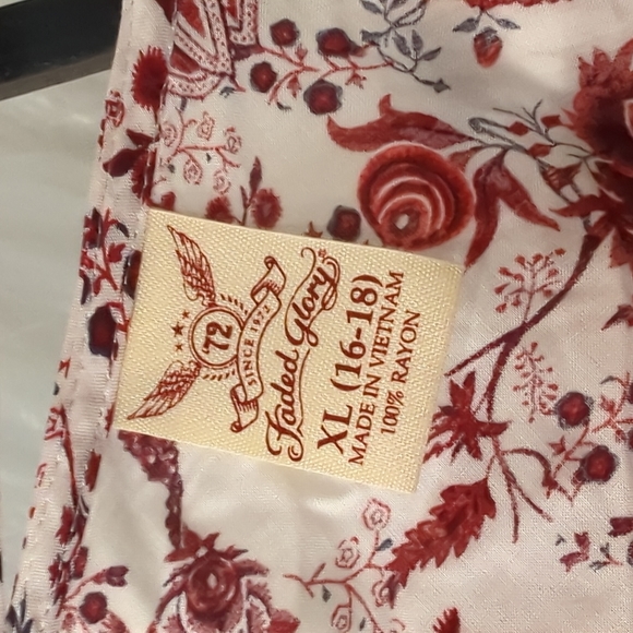 Floral print top. - Picture 4 of 4